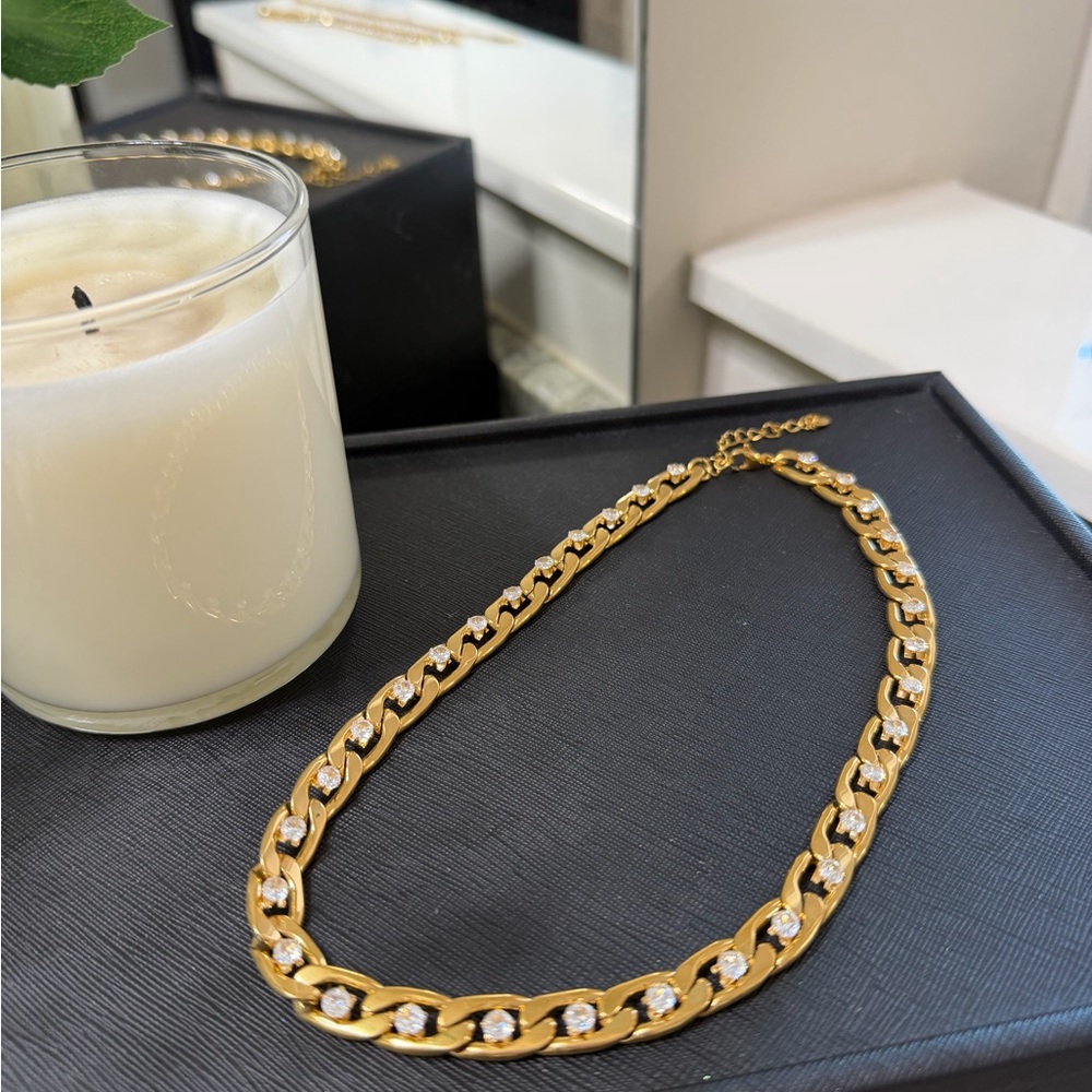 Chic Gold Necklace with Crystal Details